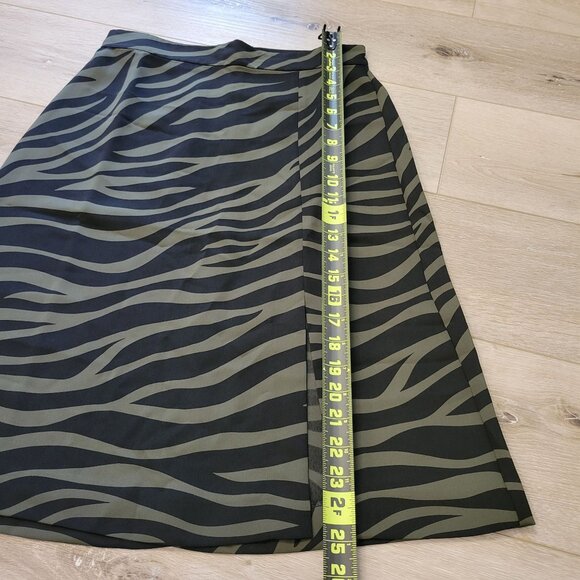 Ann Taylor Petite Zebra Print A-Line Skirt 2P Green & Black Polyester - Picture 4 of 6